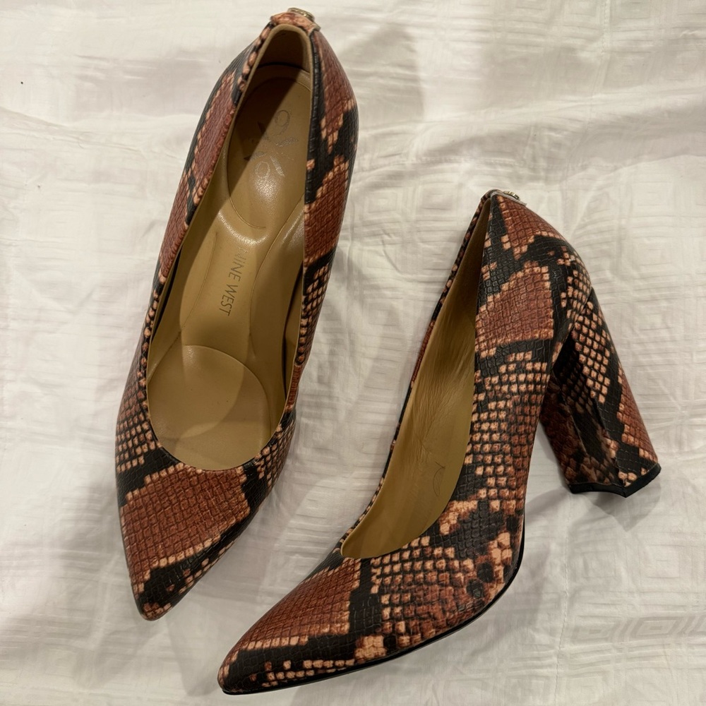 Nine West Snakeskin pumps